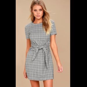 NEW WITH TAGS Lulus gingham tie front sheath dress